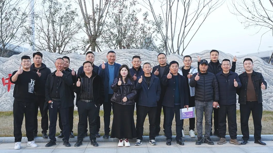 郑州门窗定制展组织木工机械展商代表赴郑州中原国际会展中心实地考察